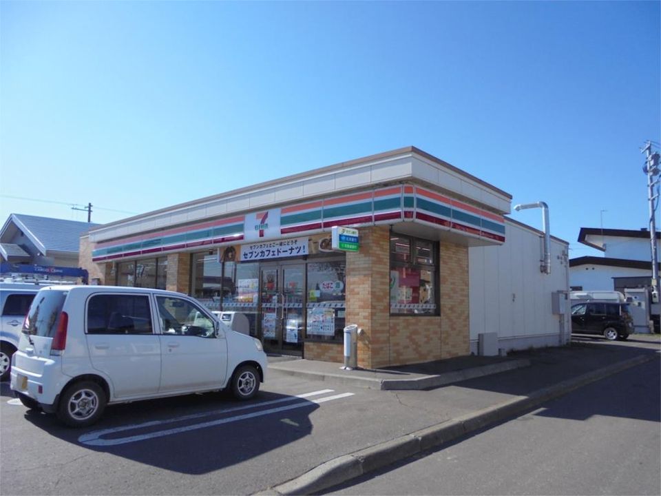 近くのセブンイレブン北見西5号線店まで573m(徒歩8分)