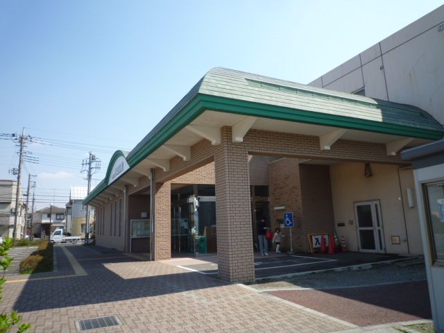 近くの金森図書館まで318m（徒歩4分）