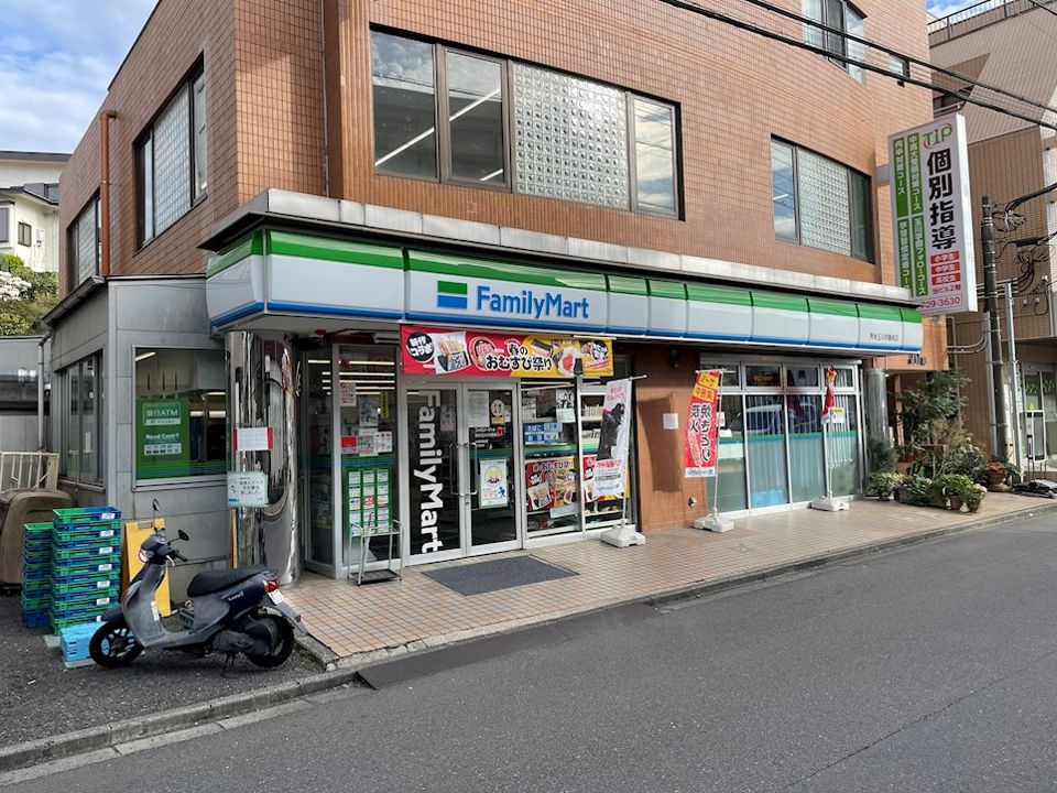 近くのファミリーマート 秀栄玉川学園南店まで465m(徒歩6分)