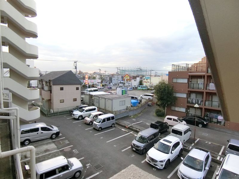近くの町田市立南第一小学校まで437m(徒歩6分)