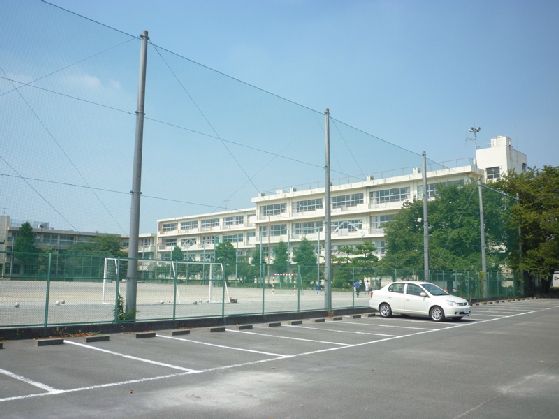近くの町田市立南中学校まで426m(徒歩6分)