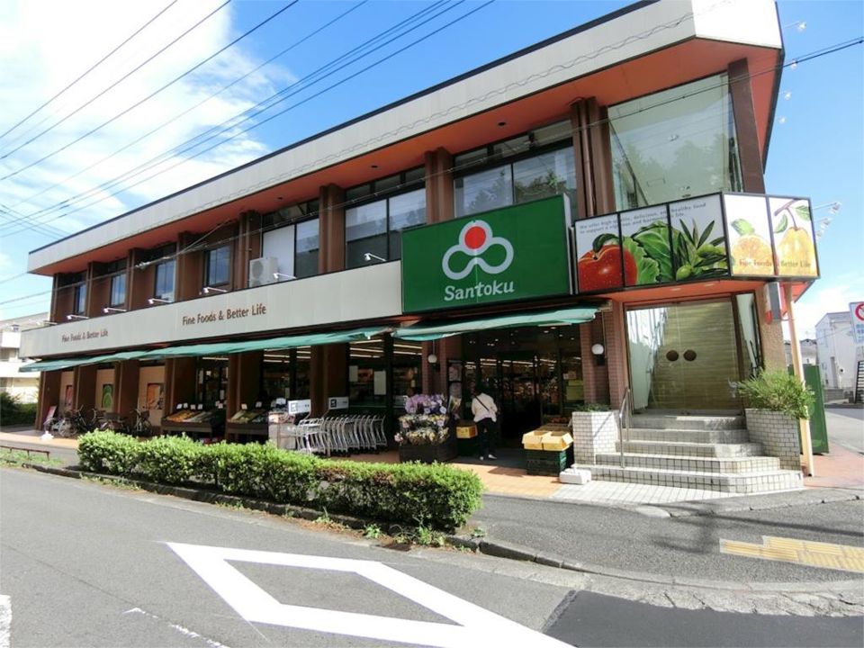 近くの三徳本町田店まで615m（徒歩8分）