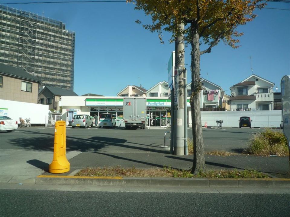近くのファミリーマート 小川店まで395m(徒歩5分)