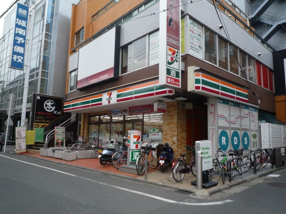近くのセブンイレブンまで160m（徒歩2分）