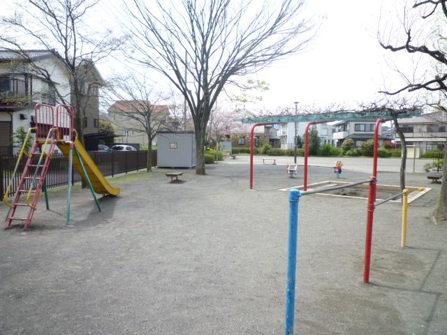 近くの成瀬が丘児童公園まで70m(徒歩1分)
