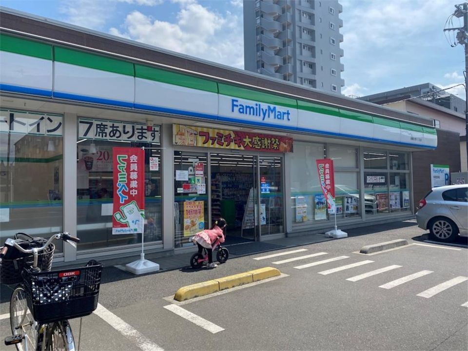 近くのファミリーマート 相模大野八丁目店まで340m(徒歩5分)