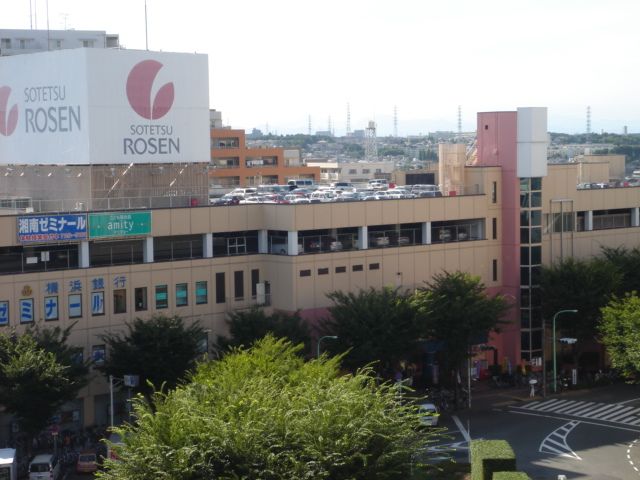 近くの成瀬ショッピングセンターまで1,132m(徒歩15分)