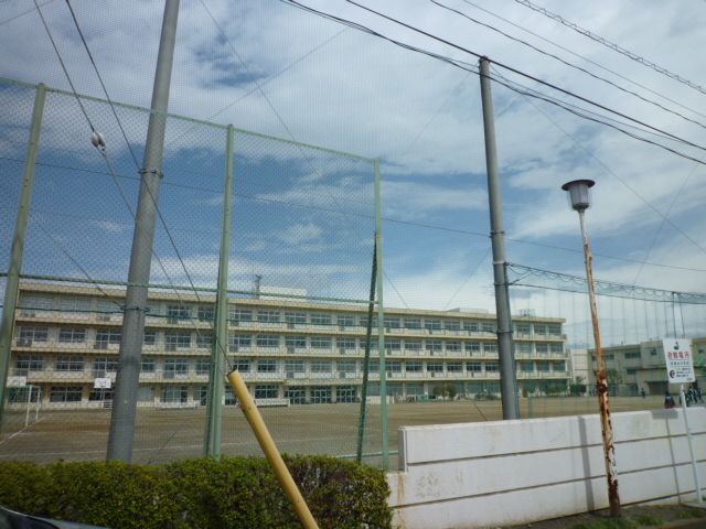 近くの成瀬台中学校まで160m(徒歩2分)
