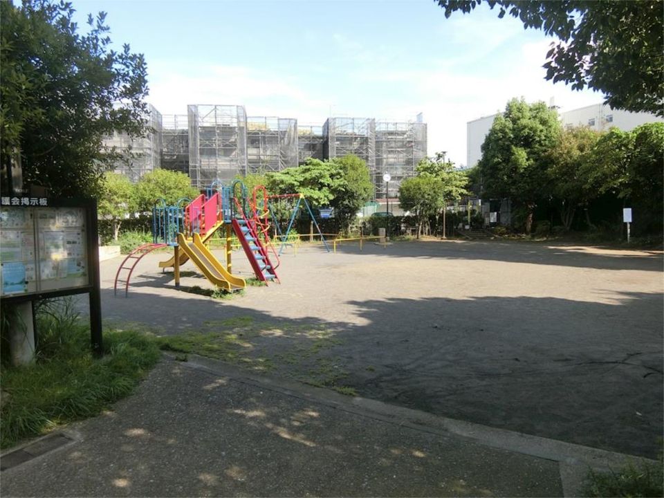 近くの白山町高倉公園まで99m(徒歩2分)