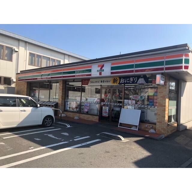近くのセブンイレブン町田小川2丁目店まで315m(徒歩4分)
