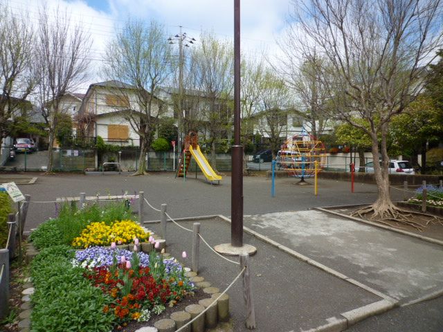 近くの小川しもおがわ公園まで130m(徒歩2分)