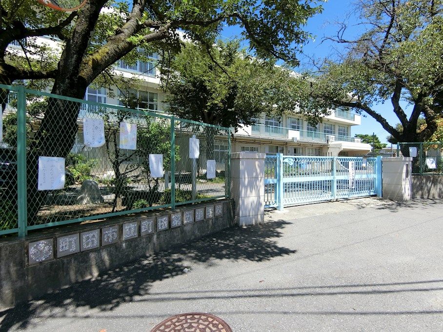 近くの町田市立町田第五小学校まで921m(徒歩12分)