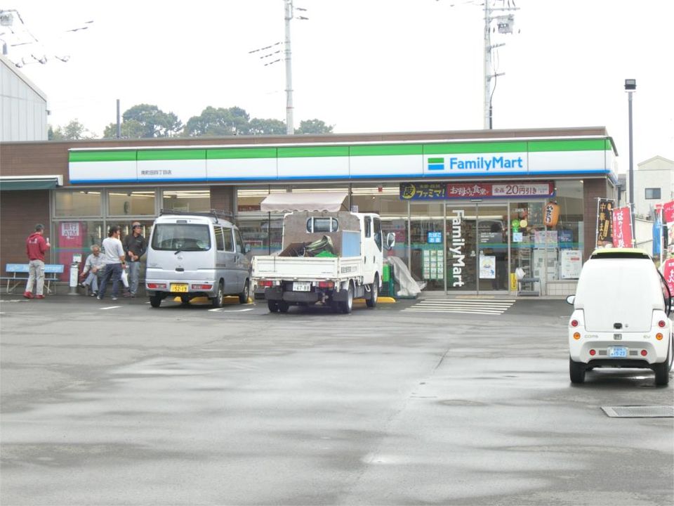 近くのファミリーマート 南町田四丁目店まで309m(徒歩4分)