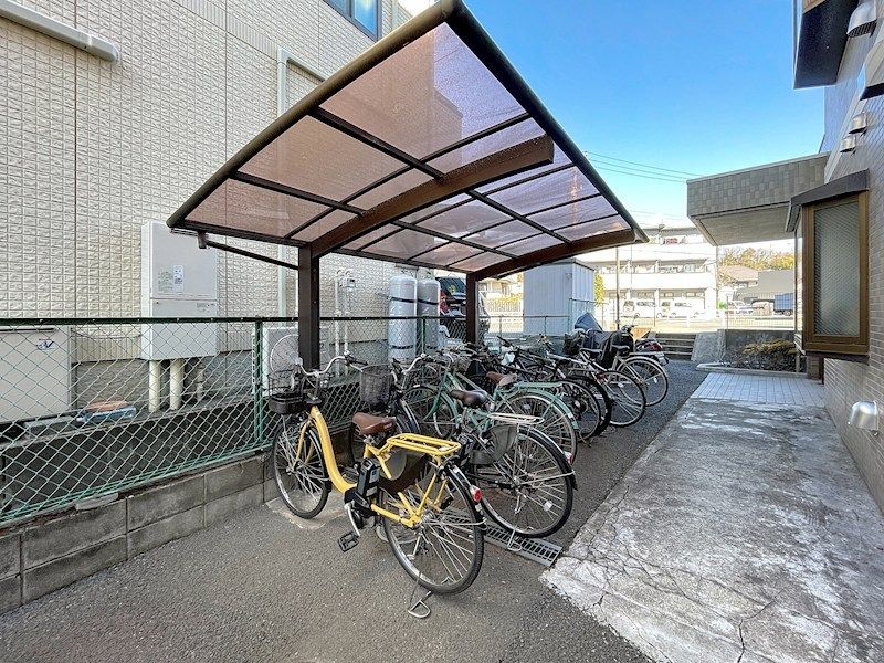近くの町田市立成瀬小学校まで969m（徒歩13分）