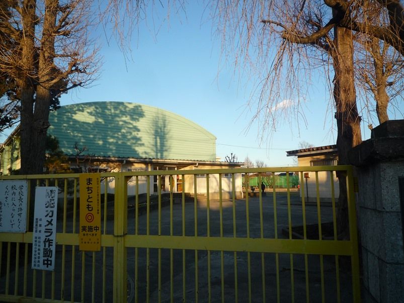 近くの町田市立南第四小学校まで293m(徒歩4分)