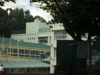 近くの横浜市立長津田小学校まで630m(徒歩8分)