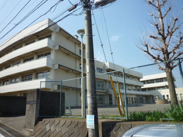 近くの町田市立成瀬中央小学校まで728m（徒歩10分）