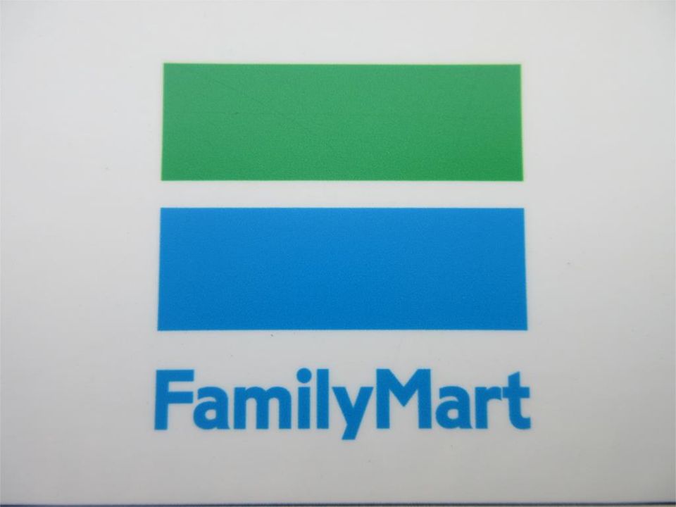 近くのファミリーマート 市ヶ尾駅北口店まで120m(徒歩2分)