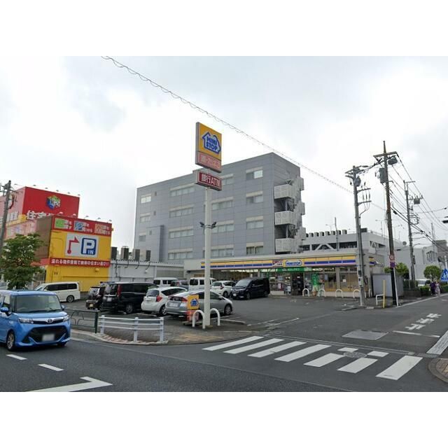 近くのミニストップ町田旭町店まで225m（徒歩3分）