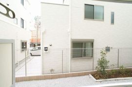 リブリ・Prurlionの外観画像