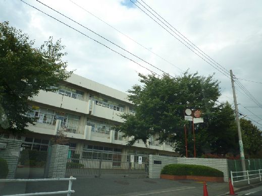 近くの横浜市立いぶき野小学校まで872m（徒歩11分）
