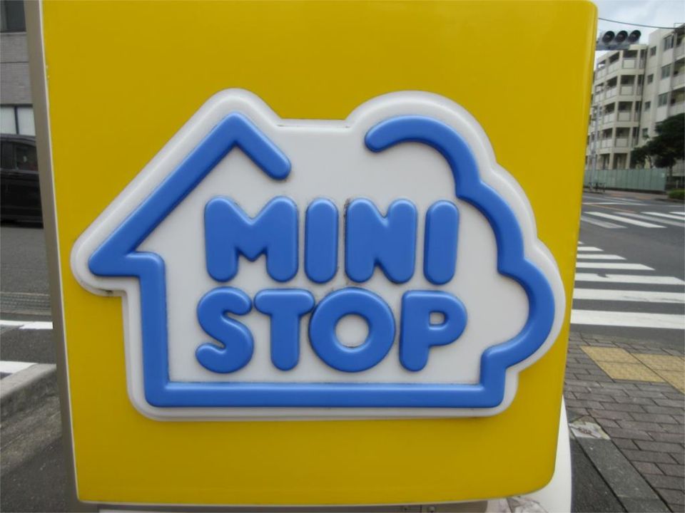 近くのミニストップ 青葉荏田町店まで450m（徒歩6分）