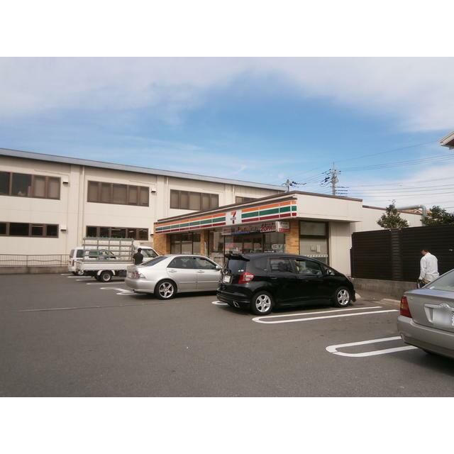 近くのセブンイレブン町田小川2丁目店まで250m（徒歩4分）