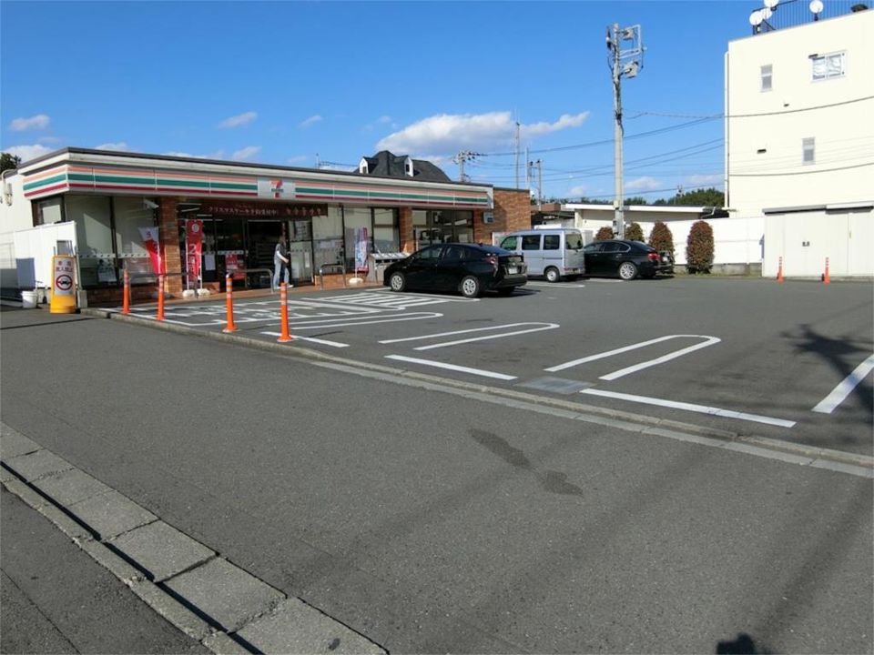 近くのセブンイレブン 相模原くぬぎ台小前店まで327m（徒歩5分）