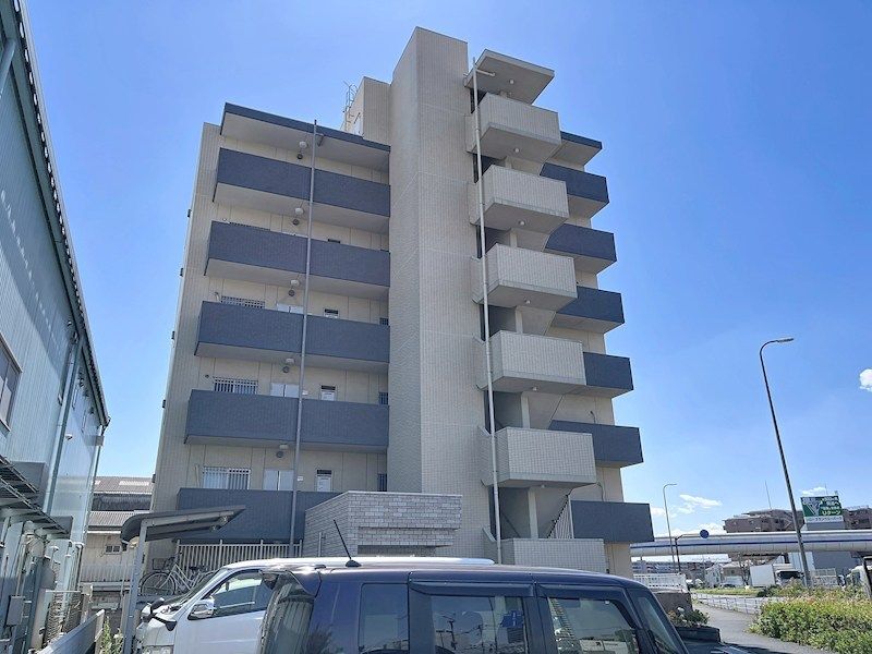 近くのローソン 町田鶴間三丁目店まで321m（徒歩5分）