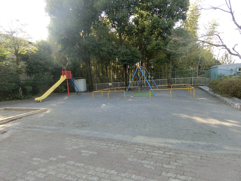 近くの小机町第一公園まで55m（徒歩1分）