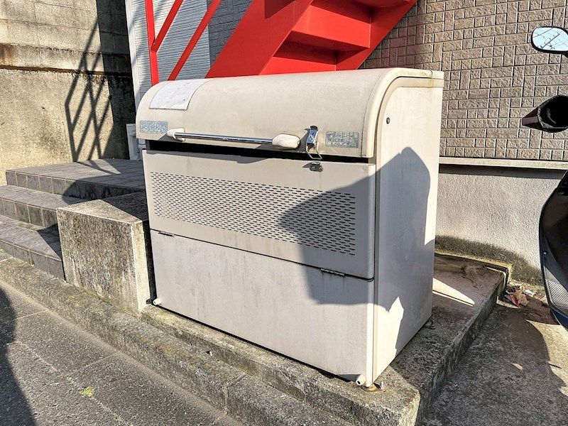 近くの中央林間駅前郵便局まで504m（徒歩7分）
