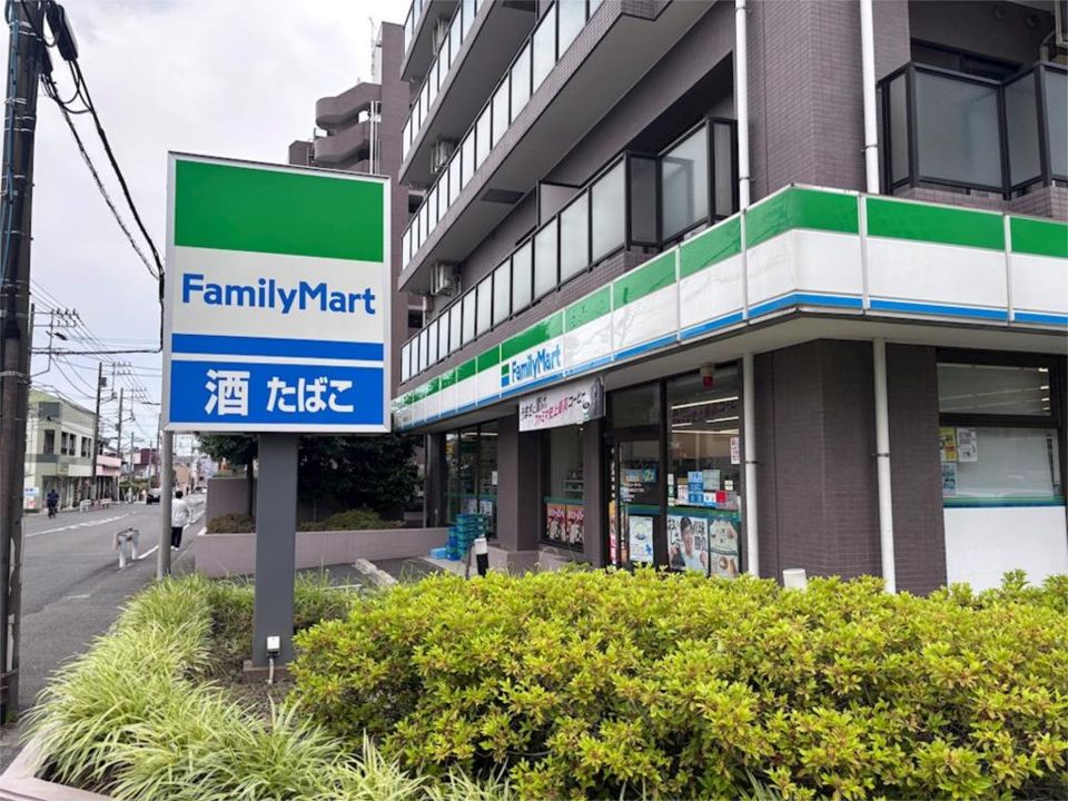 近くのファミリーマート 相模原淵野辺三丁目店まで120m（徒歩2分）