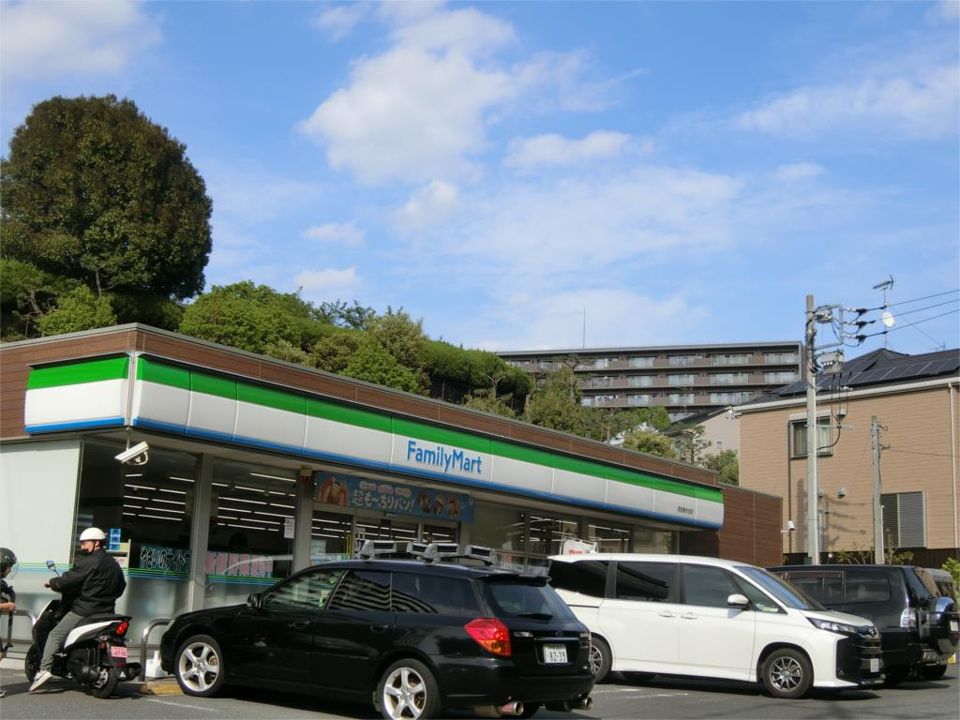 近くのファミリーマート 町田南大谷店まで103m（徒歩2分）