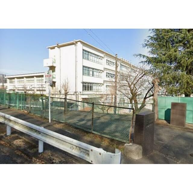 近くの町田市立薬師中学校まで1,100m(徒歩14分)