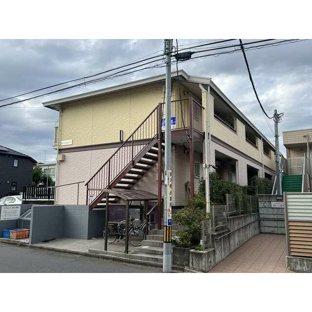 近くのファミリーマート 町田中町三丁目店まで335m（徒歩5分）