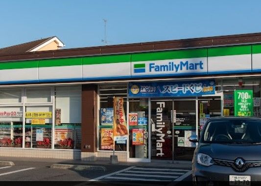 近くのファミリーマート 町田三輪町店まで126m（徒歩2分）
