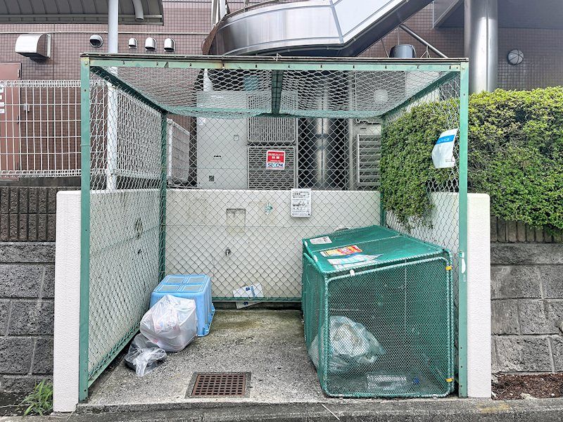 近くの町田成瀬台郵便局まで1,007m（徒歩13分）