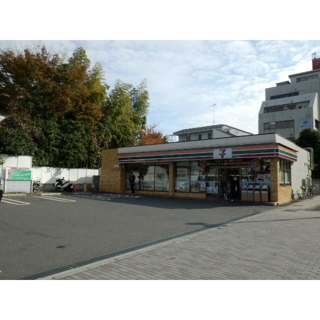 近くのセブンイレブン町田駅前通り店まで229m（徒歩3分）