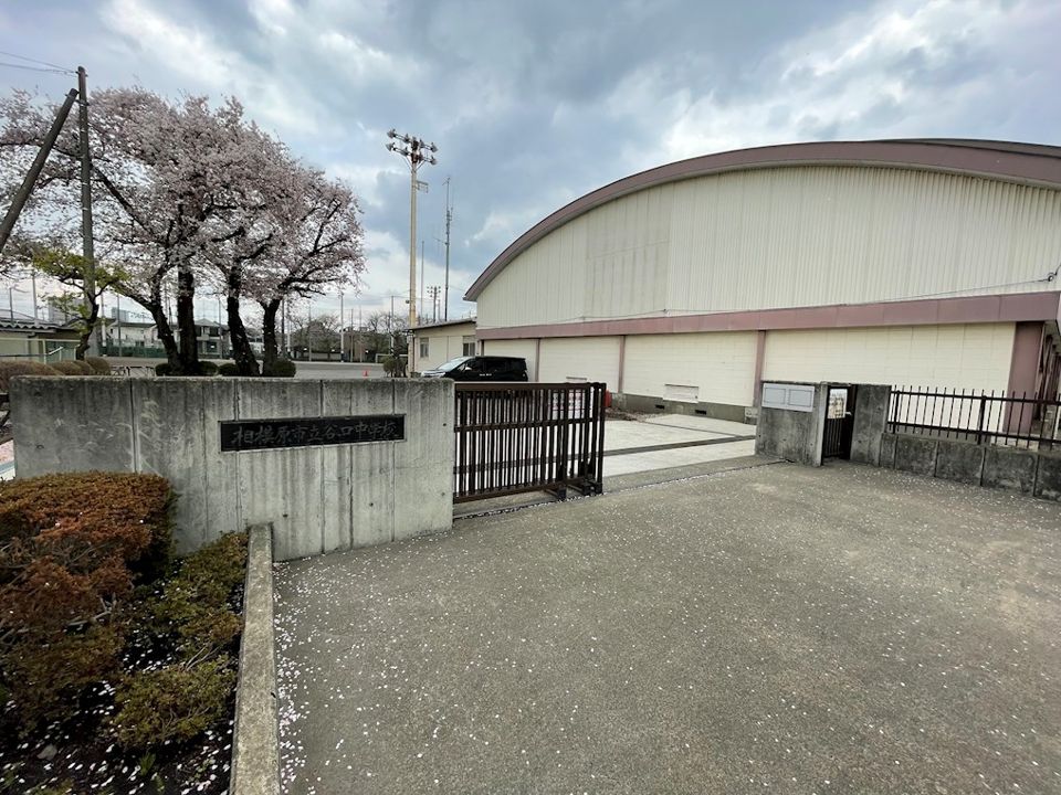 近くの相模原市立鹿島台小学校まで714m(徒歩9分)