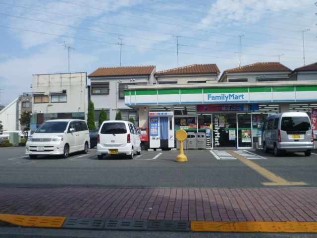 近くのファミリーマート 町田中町二丁目店まで538m(徒歩7分)