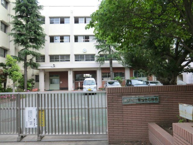 近くの横浜市立青葉台中学校まで553m(徒歩7分)