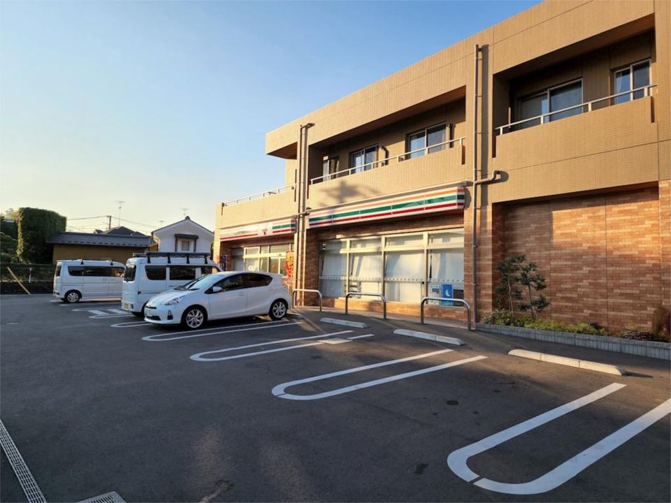 近くのセブンイレブン 相模原上鶴間本町8丁目店まで783m（徒歩10分）
