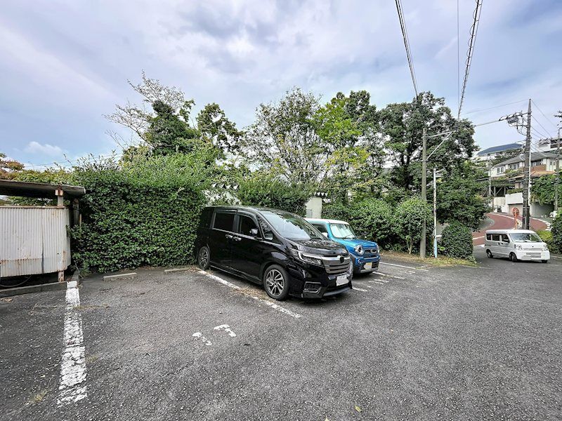 近くのガストつくし野店まで810m(徒歩11分)