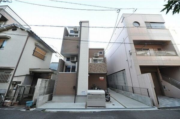 トロワ・スールの外観画像