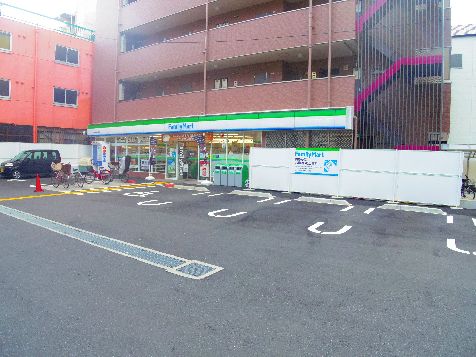 近くのファミリーマート 緑橋中央大通店まで138m（徒歩2分）