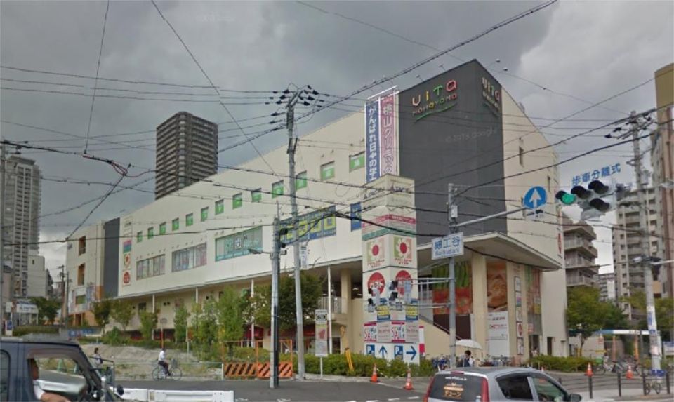 近くのイズミヤ 細工谷店まで562m（徒歩8分）