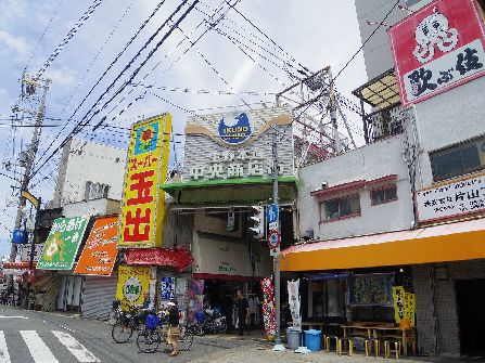 近くの生野本通中央商店街まで267m（徒歩4分）
