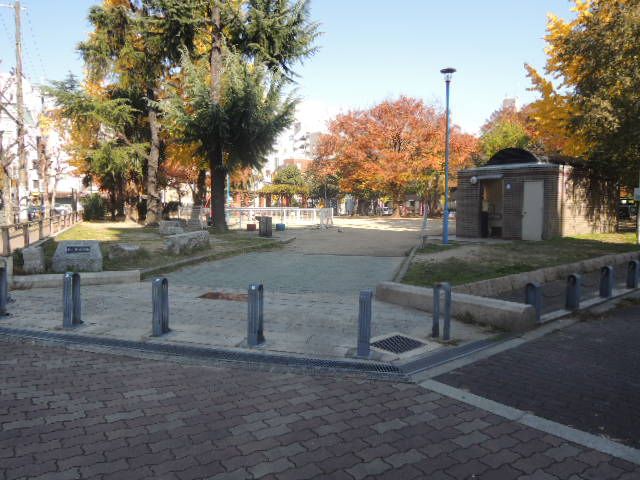 近くの東小橋公園まで32m（徒歩1分）