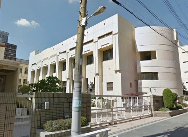 近くの中央小学校まで217m（徒歩3分）