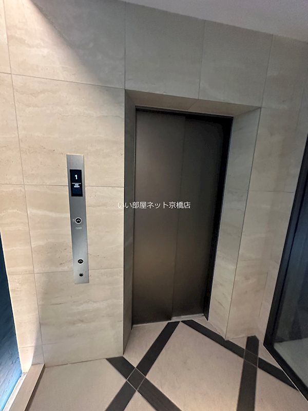 近くのファミリーマート 東天満一丁目店まで476m（徒歩6分）